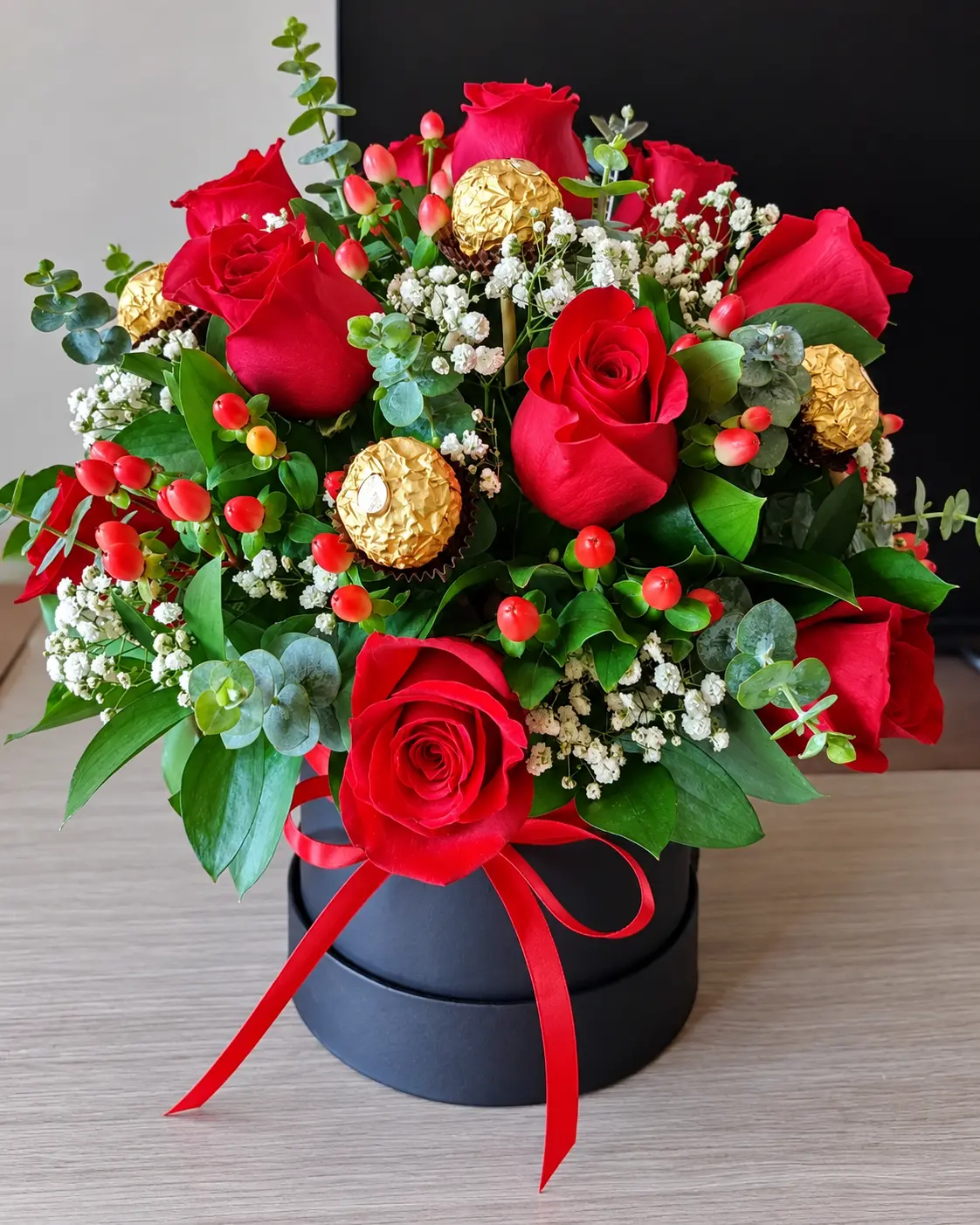 Rosas y Chocolates de Cumpleaños