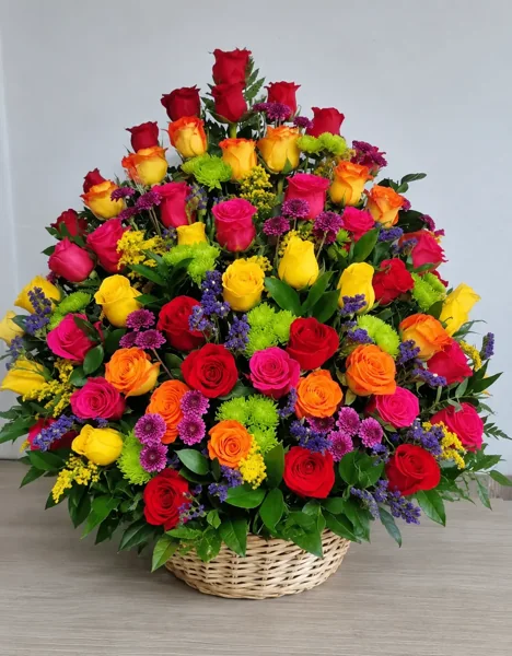 Canasta de Rosas Arcoíris